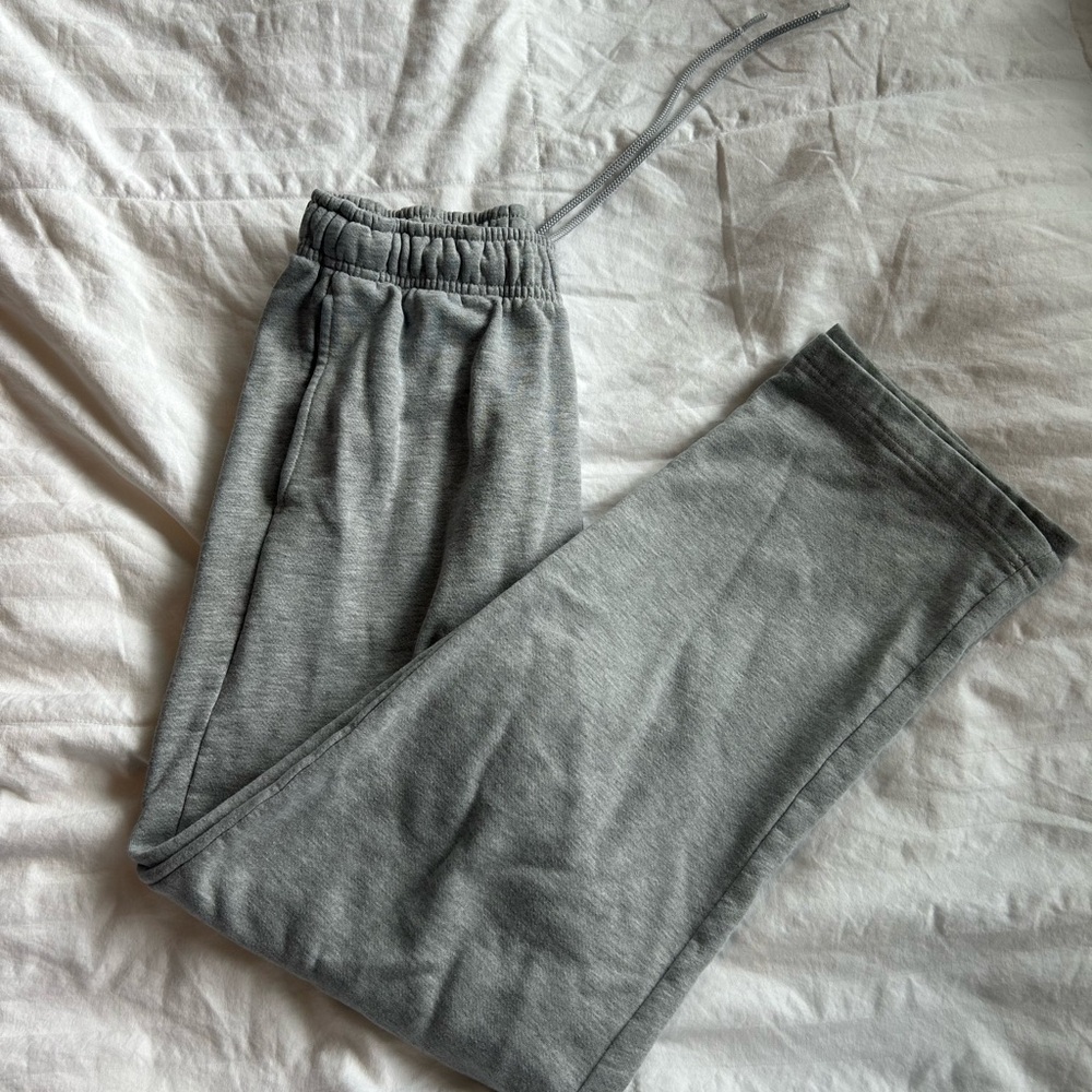 ALO gray sweatpants - Picture 2 of 4